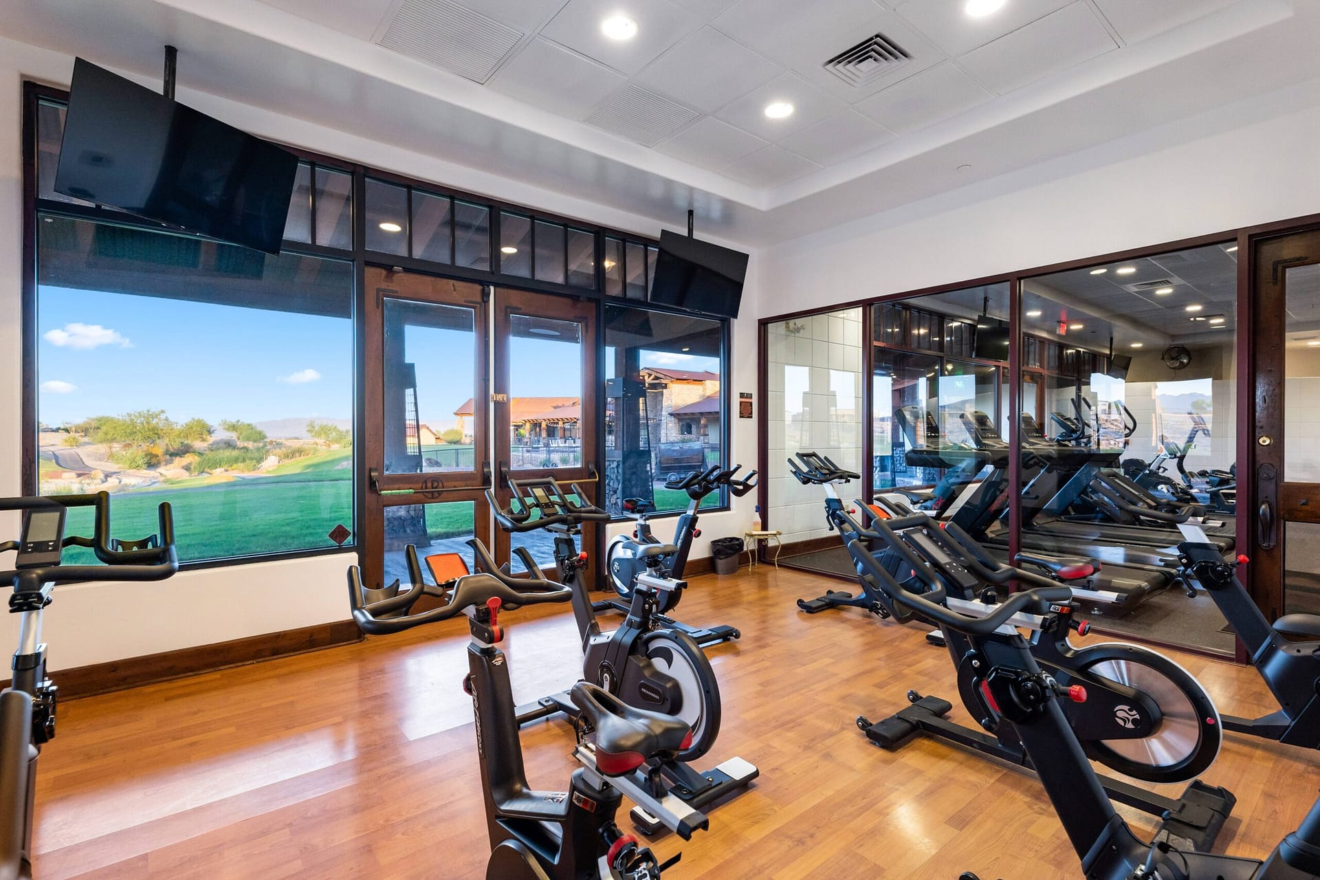 LR Fitness Center - Spin Bkes